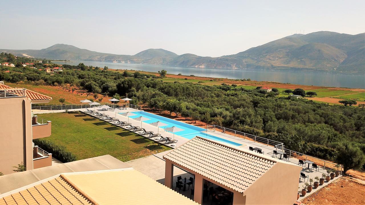 Phaedra Suites Lixouri Esterno foto